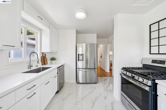 39 Chatsworth Ct, Oakland, CA 94611