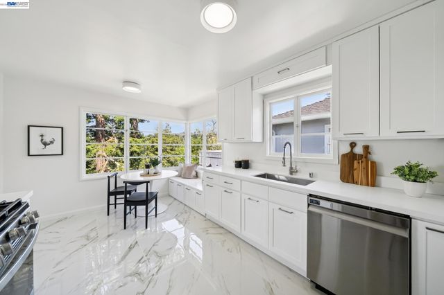 39 Chatsworth Ct, Oakland, CA 94611