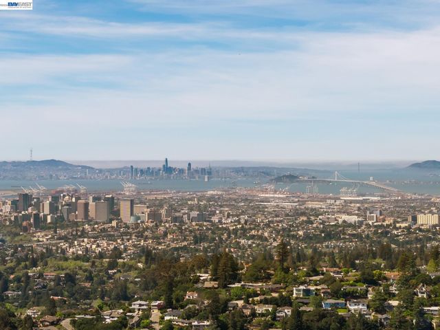 39 Chatsworth Ct, Oakland, CA 94611