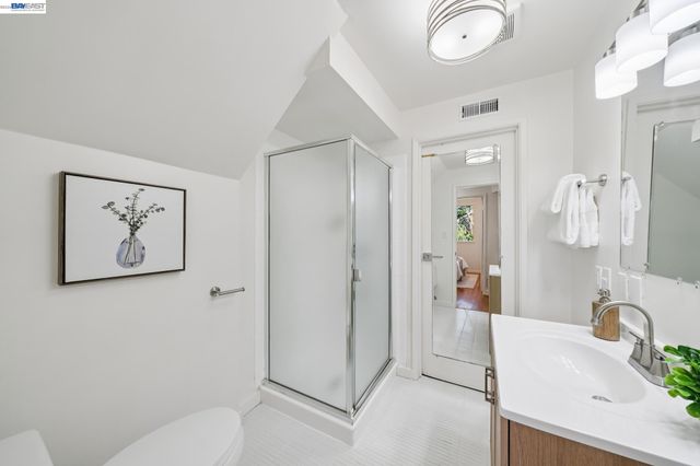 39 Chatsworth Ct, Oakland, CA 94611