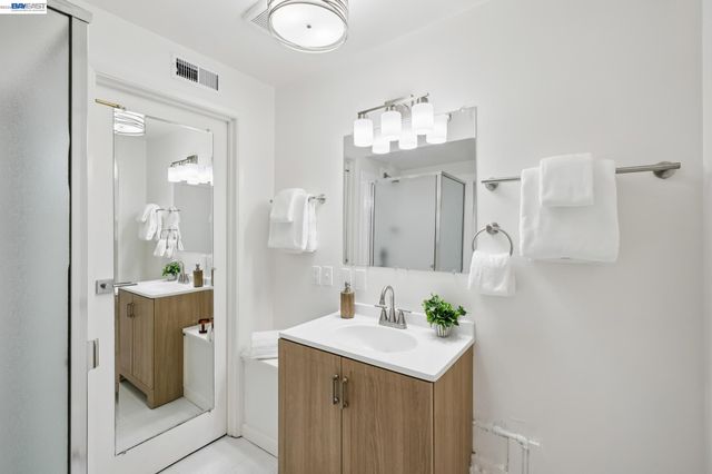 39 Chatsworth Ct, Oakland, CA 94611