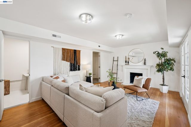 39 Chatsworth Ct, Oakland, CA 94611