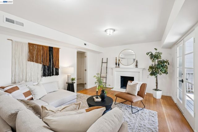 39 Chatsworth Ct, Oakland, CA 94611