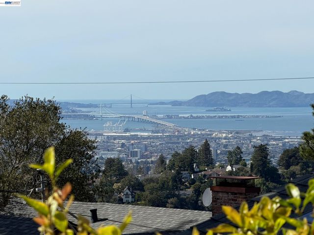 39 Chatsworth Ct, Oakland, CA 94611