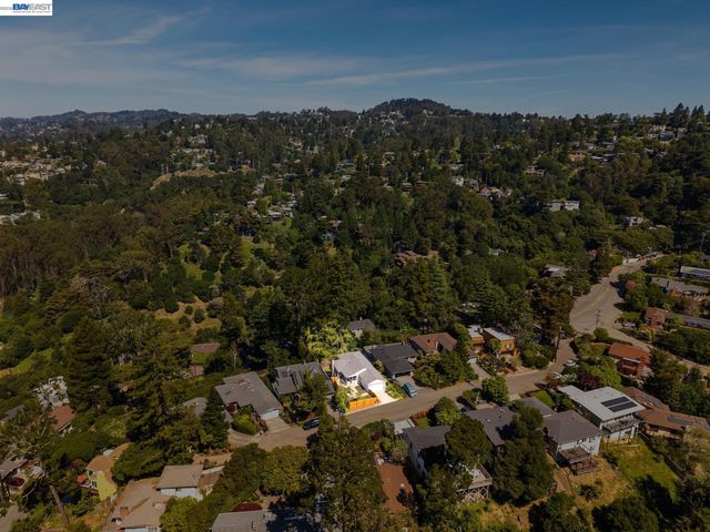 39 Chatsworth Ct, Oakland, CA 94611