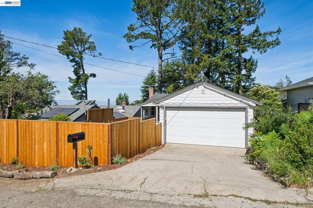 39 Chatsworth Ct, Oakland, CA 94611