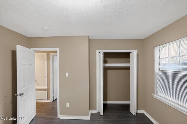 5742 Wildflower Drive, Jackson, MS 39209