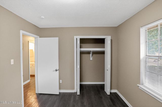 5742 Wildflower Drive, Jackson, MS 39209