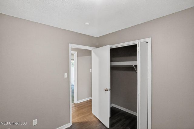 5742 Wildflower Drive, Jackson, MS 39209