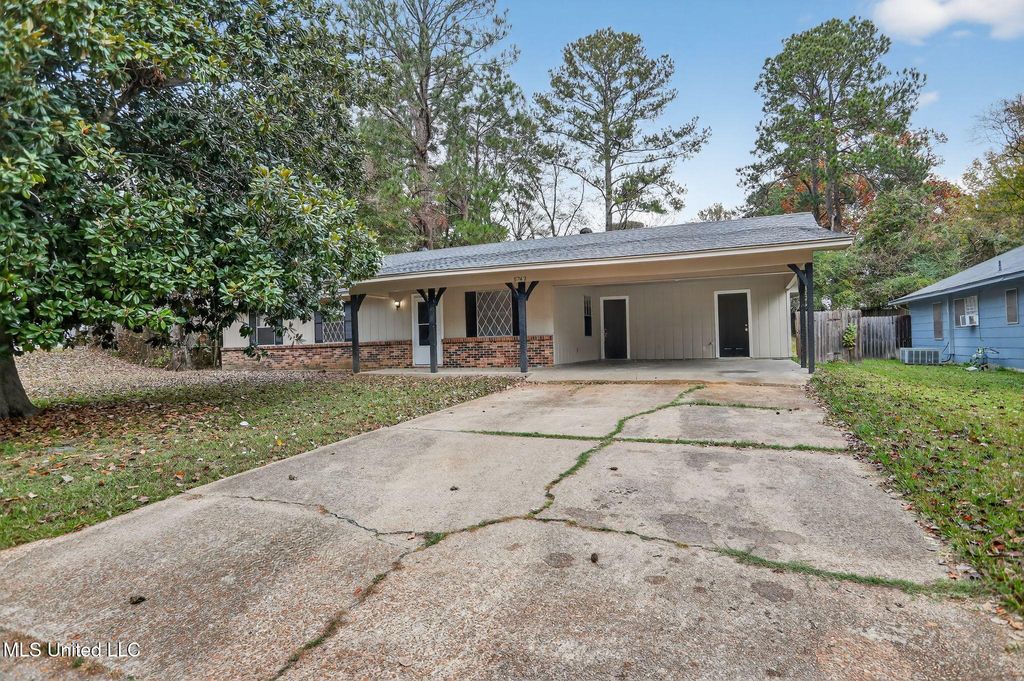 5742 Wildflower Drive, Jackson, MS 39209