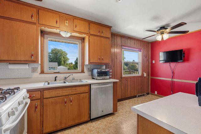 921 3rd AVENUE, Grafton, WI 53024