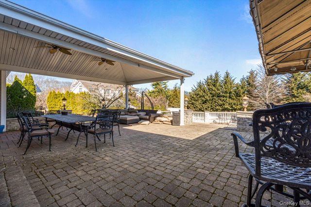 22 Turnberry Court, Dix Hills, NY 11746