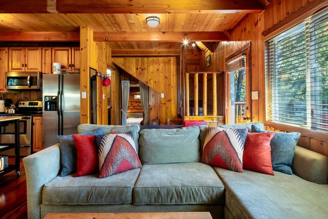 25435 Franklin Drive, Idyllwild, CA 92549