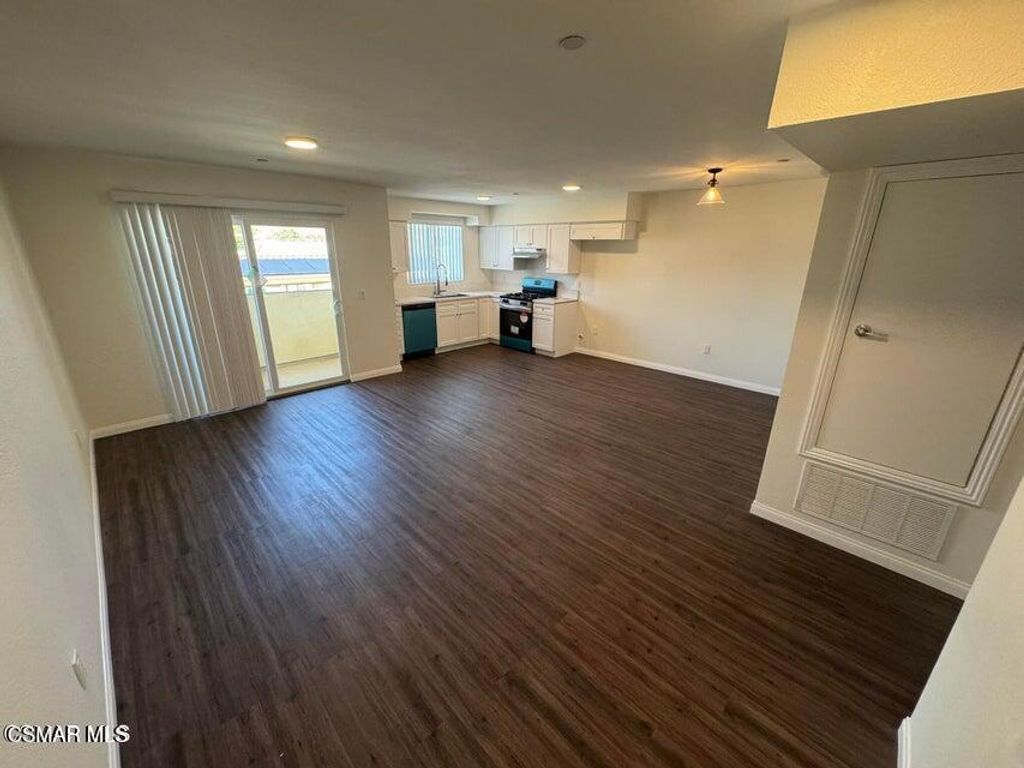 1850 Buyers Street 203, Simi Valley, CA 93063