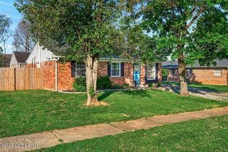 5208 Windy Willow Dr, Louisville, KY 40241