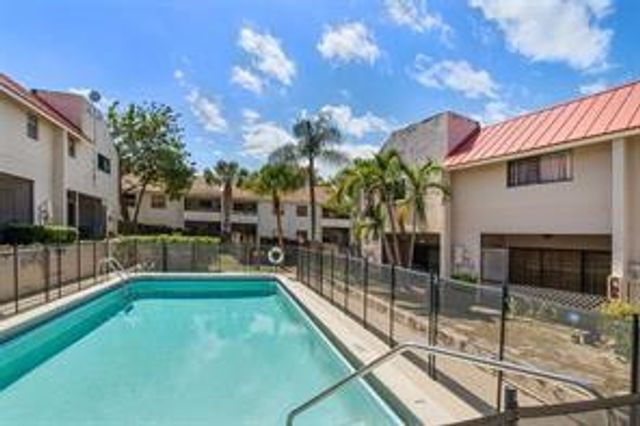 1700 NW 4th Avenue, Boca Raton, FL 33432