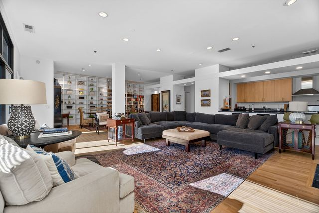 130 S Canal Street 10T, Chicago, IL 60606