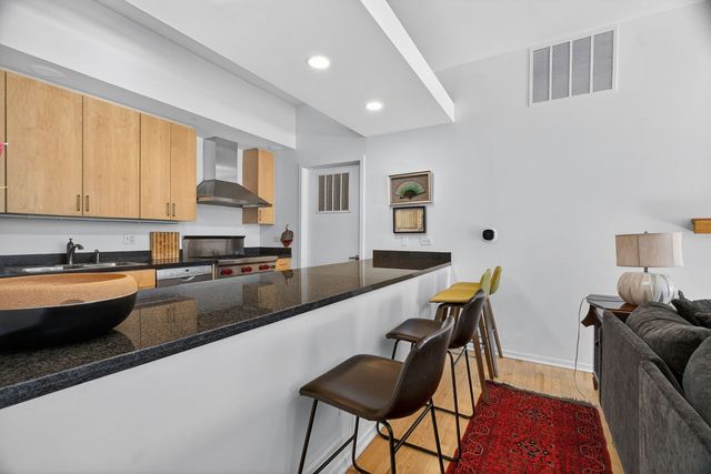 130 S Canal Street 10T, Chicago, IL 60606