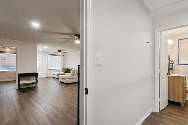 1300 S Kansas Avenue, Anahuac, TX 77514