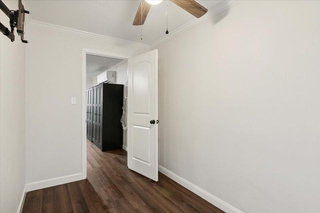 1300 S Kansas Avenue, Anahuac, TX 77514