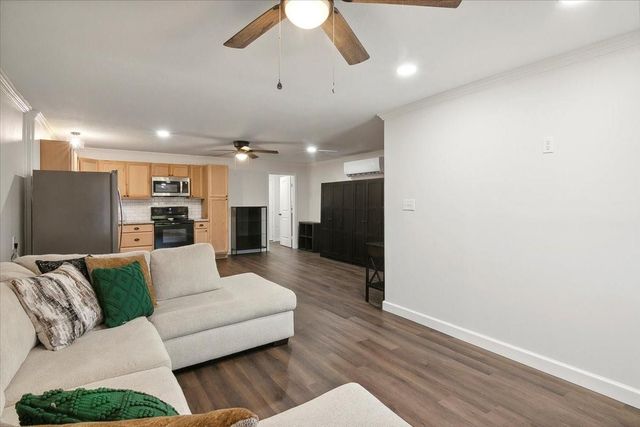 1300 S Kansas Avenue, Anahuac, TX 77514