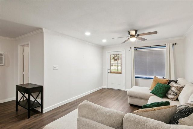 1300 S Kansas Avenue, Anahuac, TX 77514