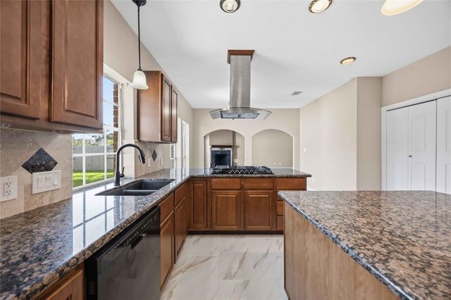 4712 Broadmoor Drive, League City, TX 77573