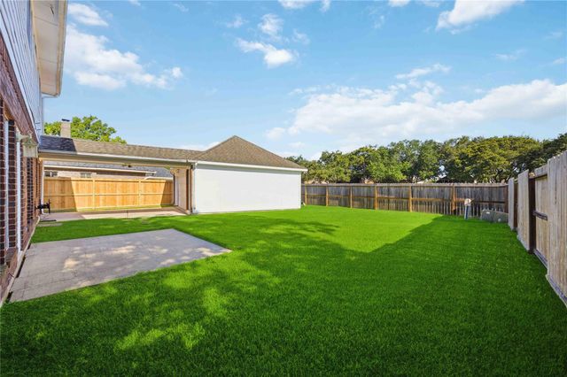 4712 Broadmoor Drive, League City, TX 77573