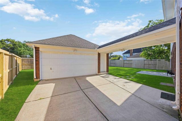 4712 Broadmoor Drive, League City, TX 77573