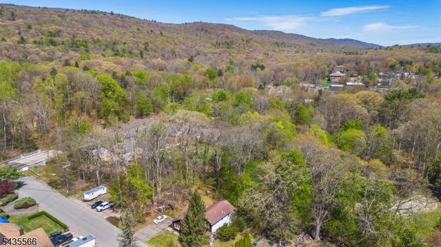 11 Greenbrook Dr, West Milford Twp., NJ 07480