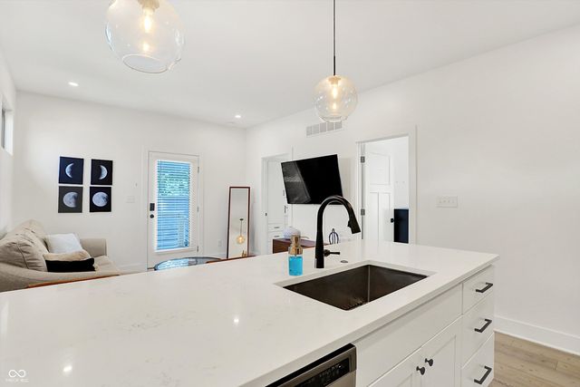 1405 E Vermont Street, Indianapolis, IN 46201