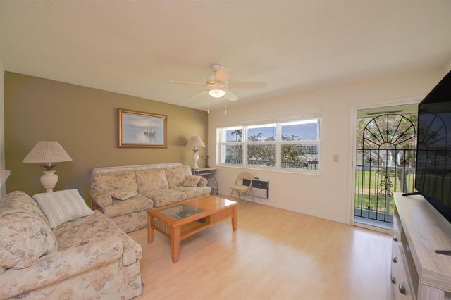 320 W Horizons W 210, Boynton Beach, FL 33435