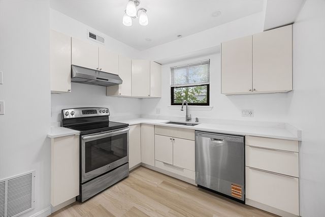 8 Jackson St C4, Quincy, MA 02169