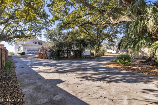 1118 E Beach Boulevard, Gulfport, MS 39501