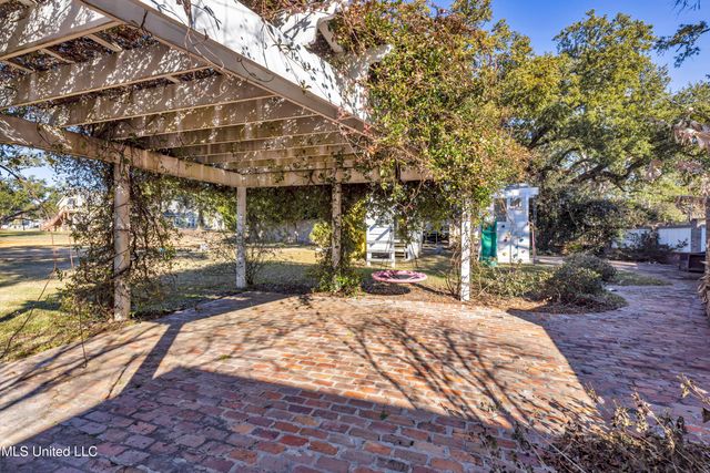 1118 E Beach Boulevard, Gulfport, MS 39501