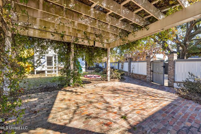 1118 E Beach Boulevard, Gulfport, MS 39501