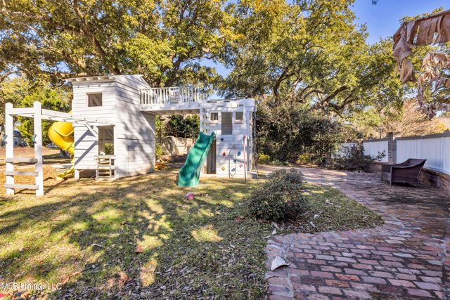 1118 E Beach Boulevard, Gulfport, MS 39501