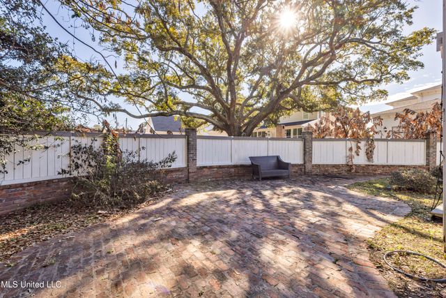 1118 E Beach Boulevard, Gulfport, MS 39501