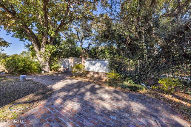 1118 E Beach Boulevard, Gulfport, MS 39501