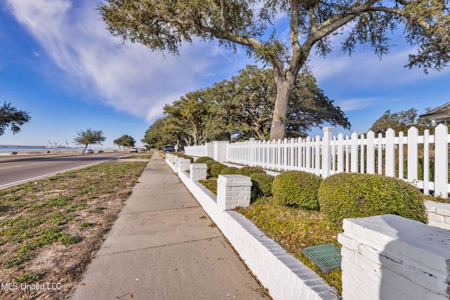 1118 E Beach Boulevard, Gulfport, MS 39501