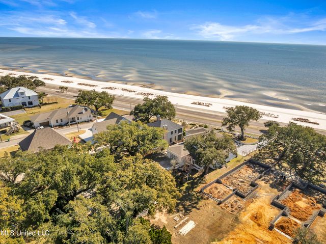 1118 E Beach Boulevard, Gulfport, MS 39501