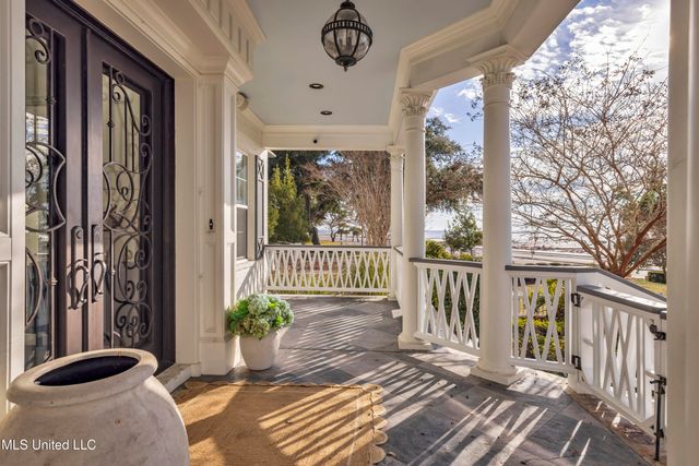 1118 E Beach Boulevard, Gulfport, MS 39501