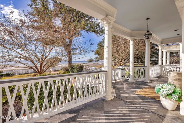 1118 E Beach Boulevard, Gulfport, MS 39501