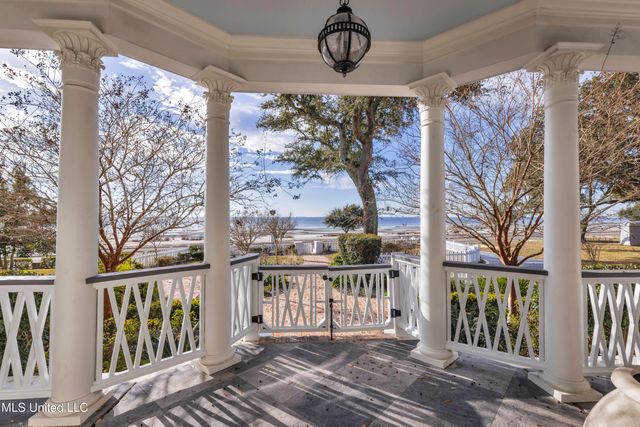 1118 E Beach Boulevard, Gulfport, MS 39501