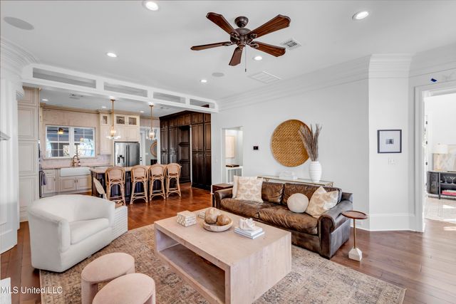 1118 E Beach Boulevard, Gulfport, MS 39501