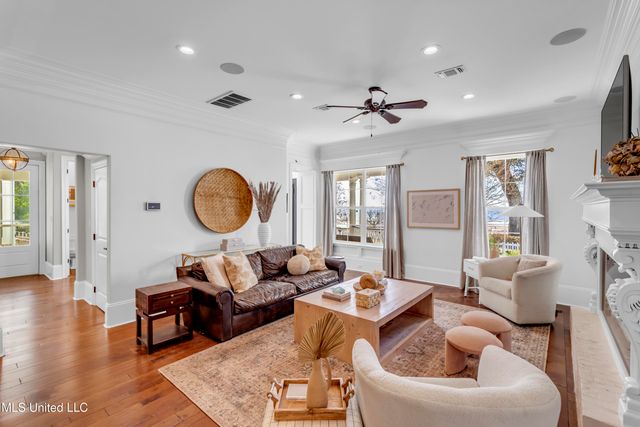 1118 E Beach Boulevard, Gulfport, MS 39501