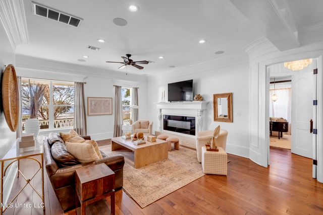 1118 E Beach Boulevard, Gulfport, MS 39501