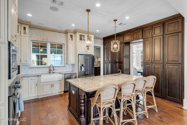 1118 E Beach Boulevard, Gulfport, MS 39501