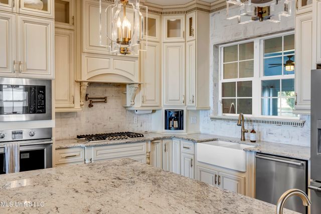 1118 E Beach Boulevard, Gulfport, MS 39501