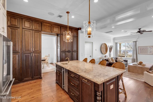 1118 E Beach Boulevard, Gulfport, MS 39501